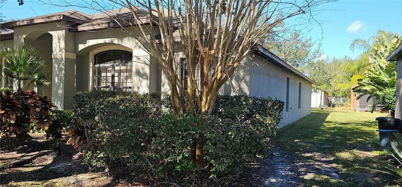 1934 Abbey Ridge Dr - Photo 3 of 28