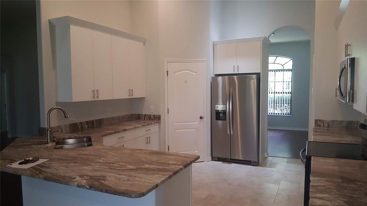 1934 Abbey Ridge Dr - Photo 5 of 28