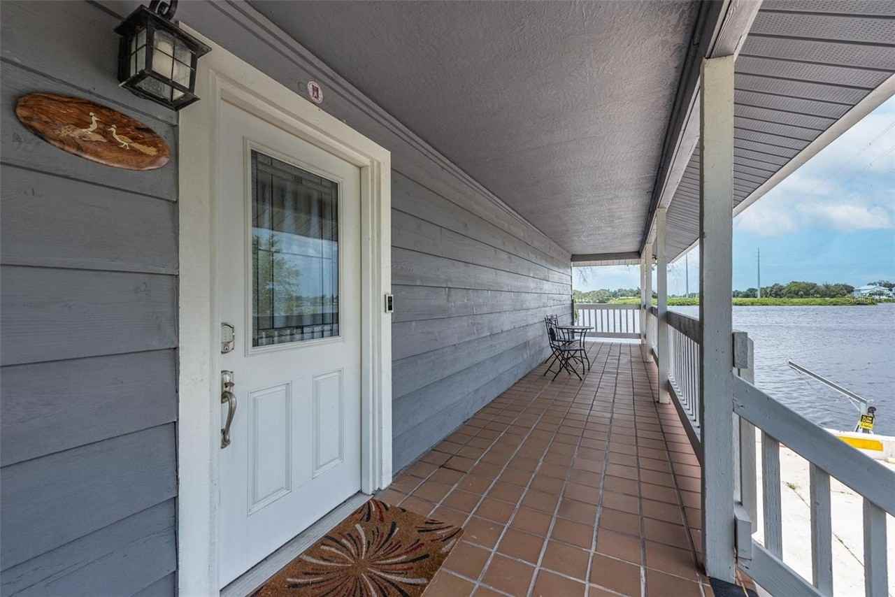 9901 Bay Dr - Photo 3 of 50