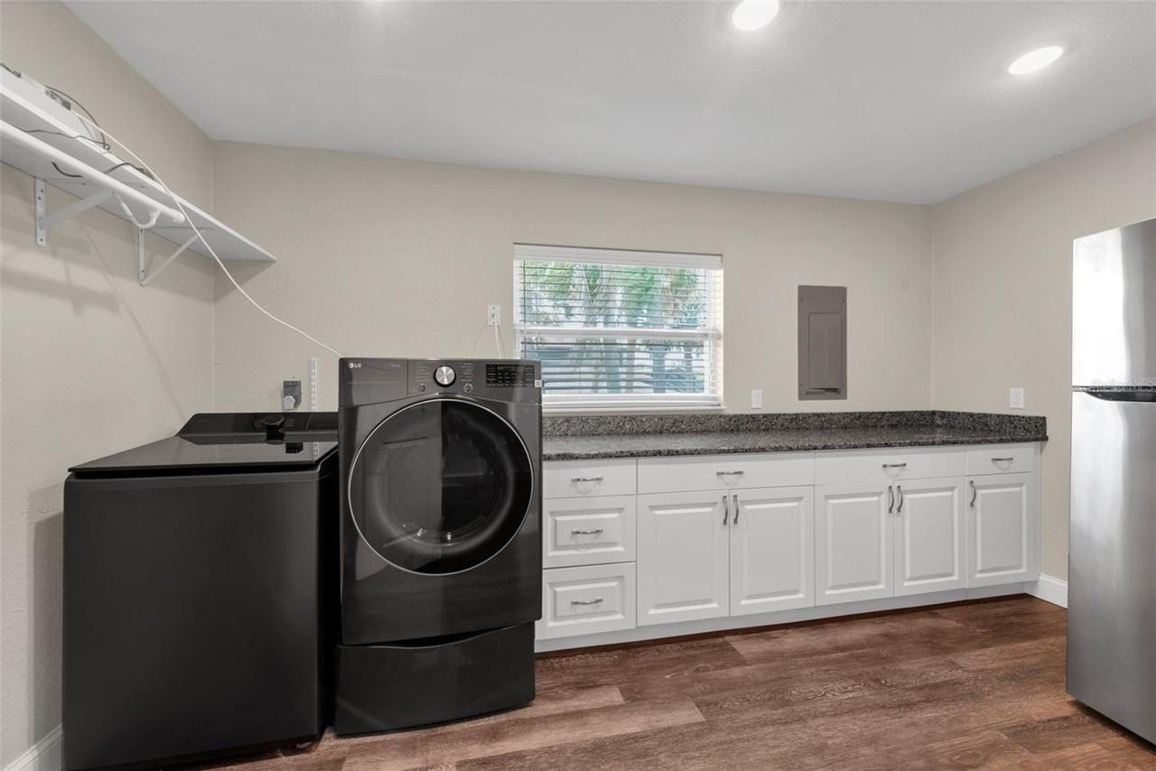 9901 Bay Dr - Photo 7 of 50