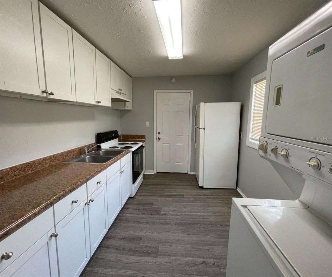 3118 E 33rd Ave - Photo 3 of 9