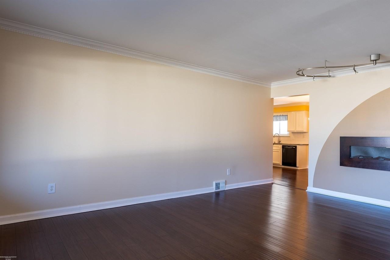 36826 Myra Ct - Photo 2 of 19