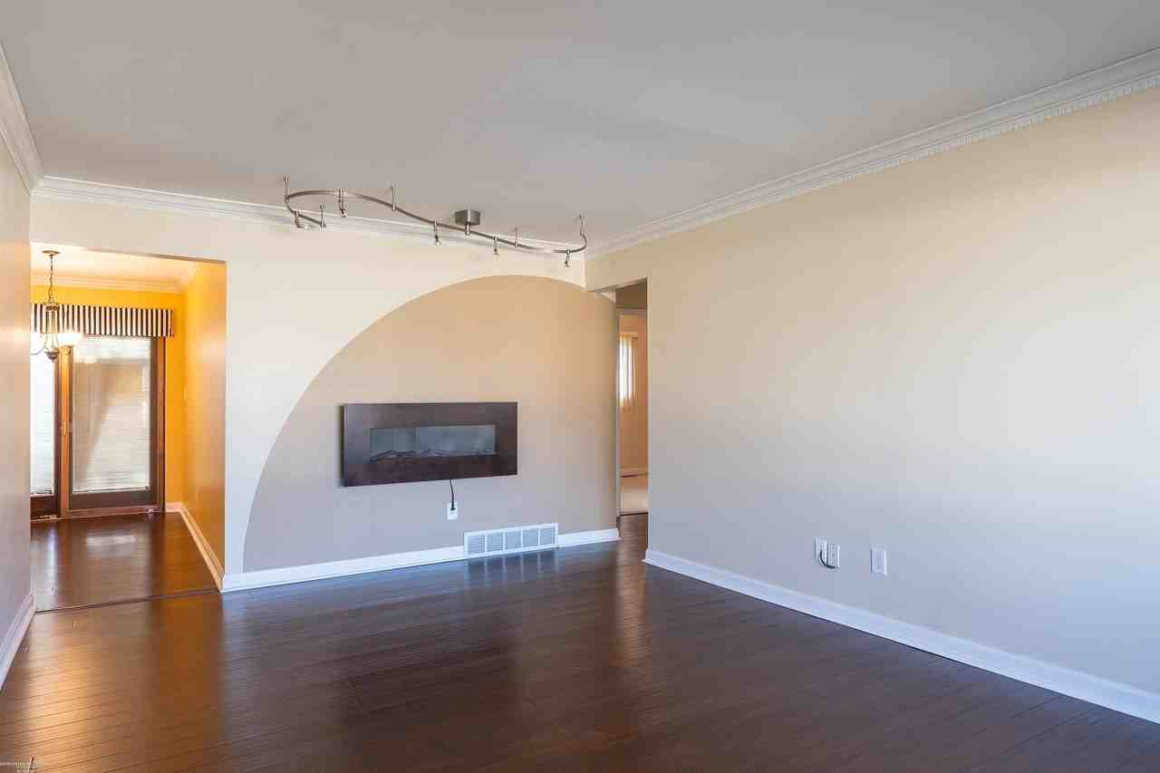 36826 Myra Ct - Photo 3 of 19