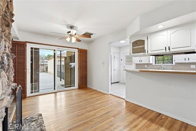 6637 Balcom Ave - Photo 3 of 8