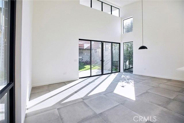 929 E 68th St #C - Photo 3 of 8