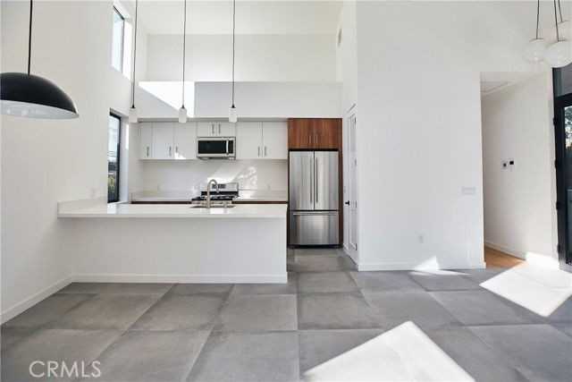 929 E 68th St #C - Photo 6 of 8