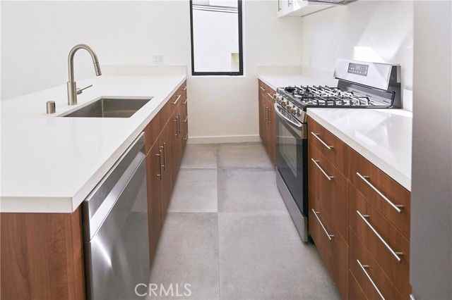 929 E 68th St #C - Photo 7 of 8