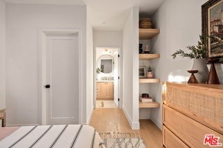 2565 Veteran Ave - Photo 2 of 8