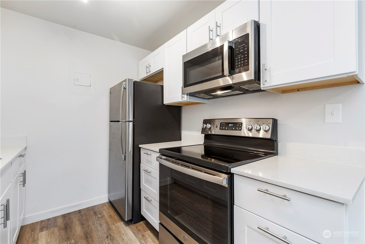 Maria Manor - Photo 3 of 6