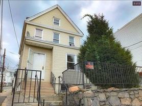 152 Beech St Apt 1 - Photo 1 of 1