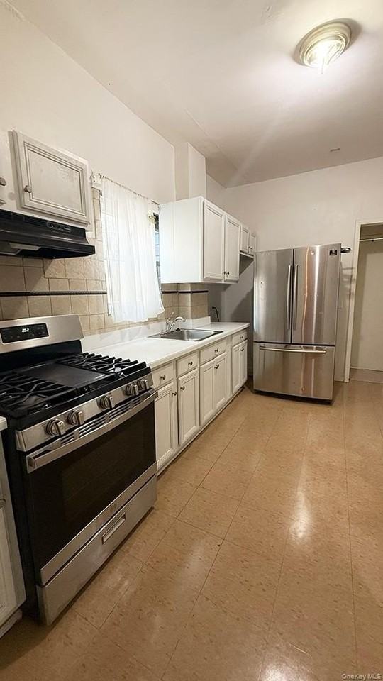 152 Beech St Apt 1 #1-1stFL - Photo 2 of 10