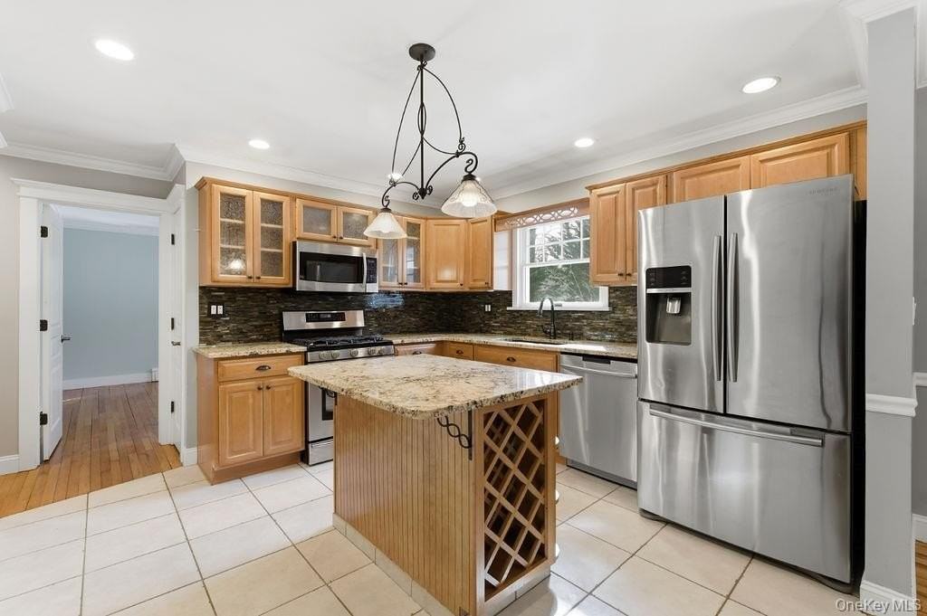 19 Howell Pl - Photo 4 of 15