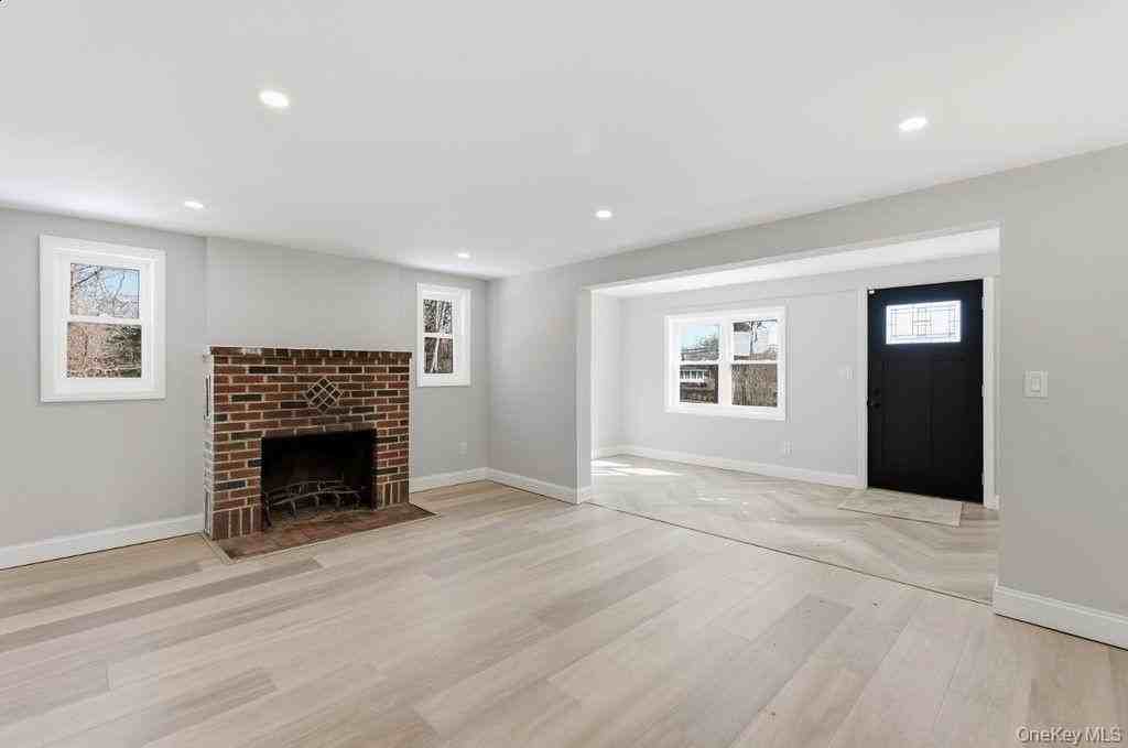 452 Montauk Hwy - Photo 4 of 17