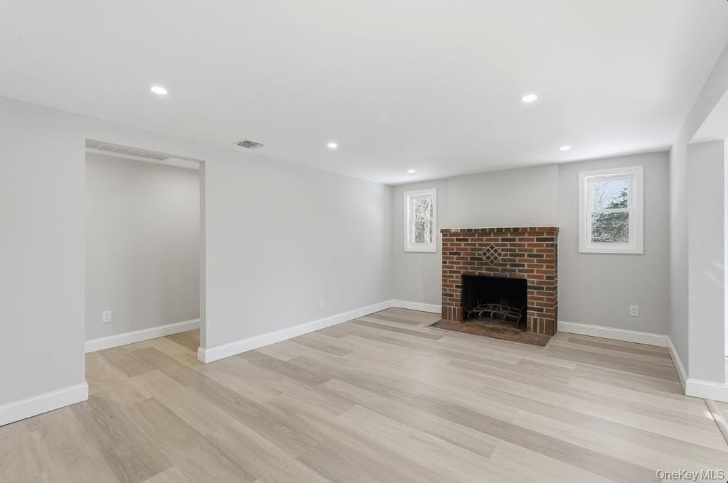 452 Montauk Hwy - Photo 5 of 17