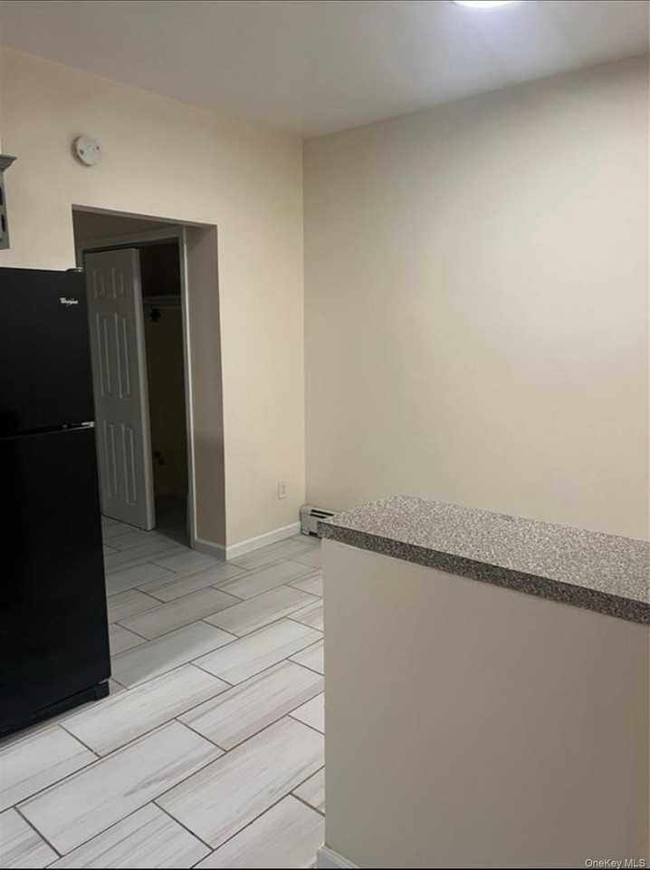 360 N Broadway - Photo 4 of 7