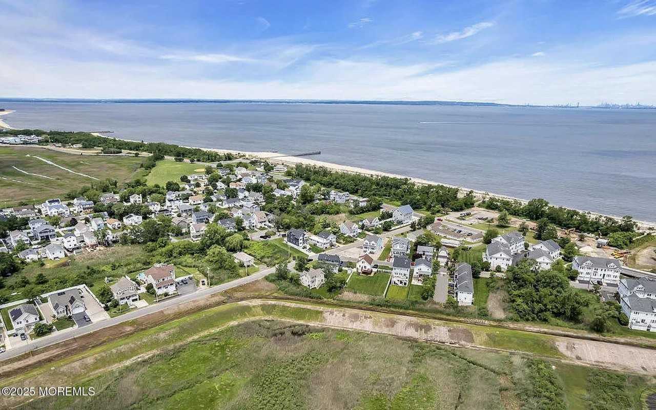 36 Main St - Photo 5 of 34