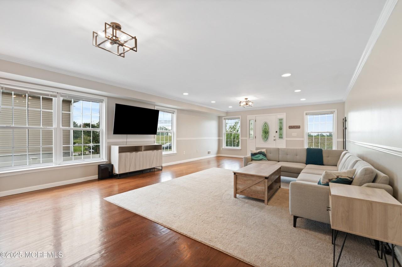 36 Main St - Photo 7 of 34