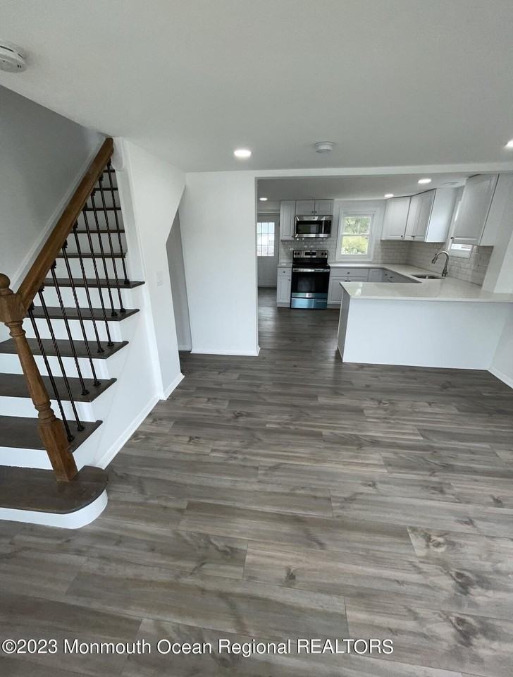 8 Washington Ave Unit B - Photo 5 of 16