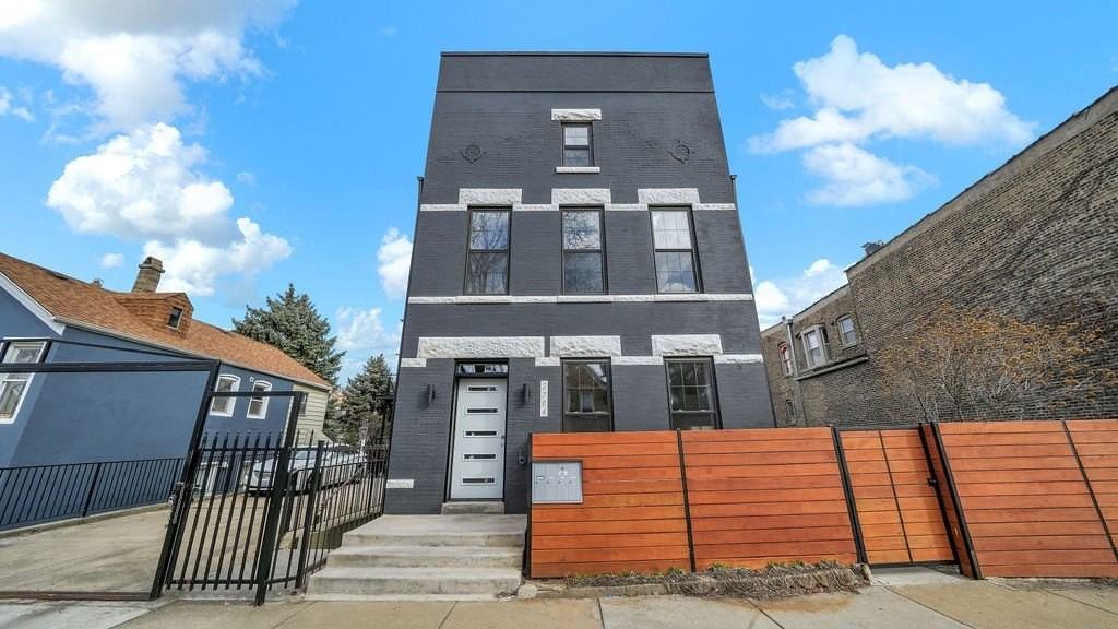 2704 W 24th Pl Apt G - Photo 2 of 13