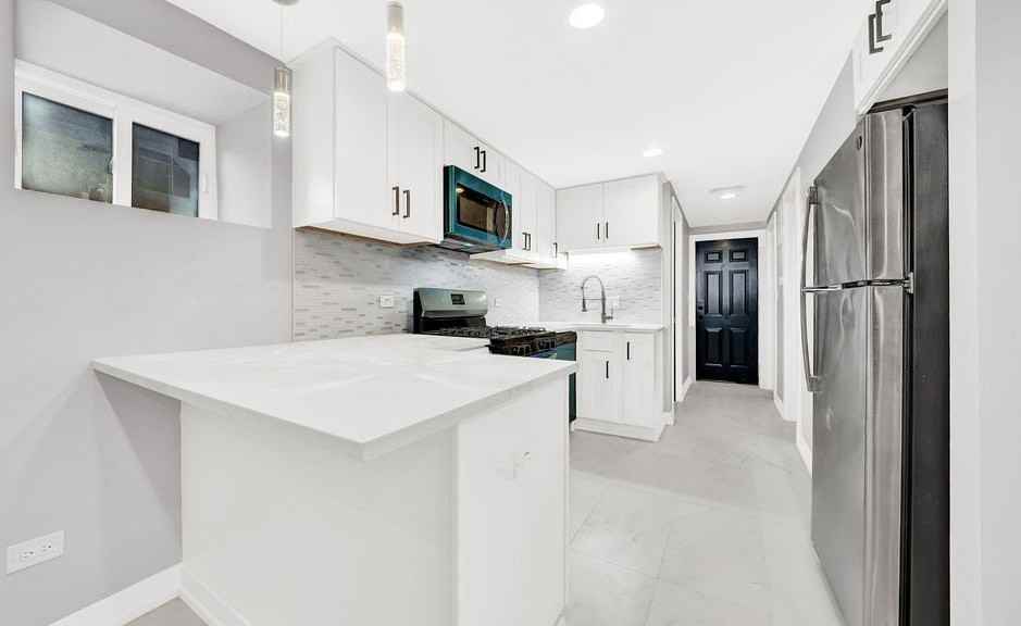 2704 W 24th Pl Apt G - Photo 3 of 13