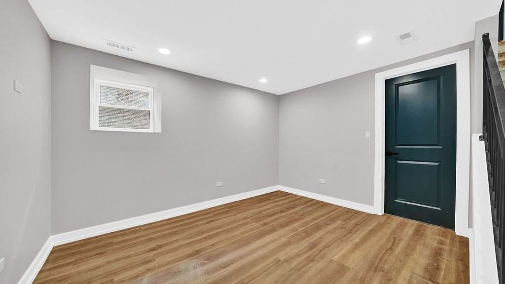 2704 W 24th Pl Apt G - Photo 5 of 13