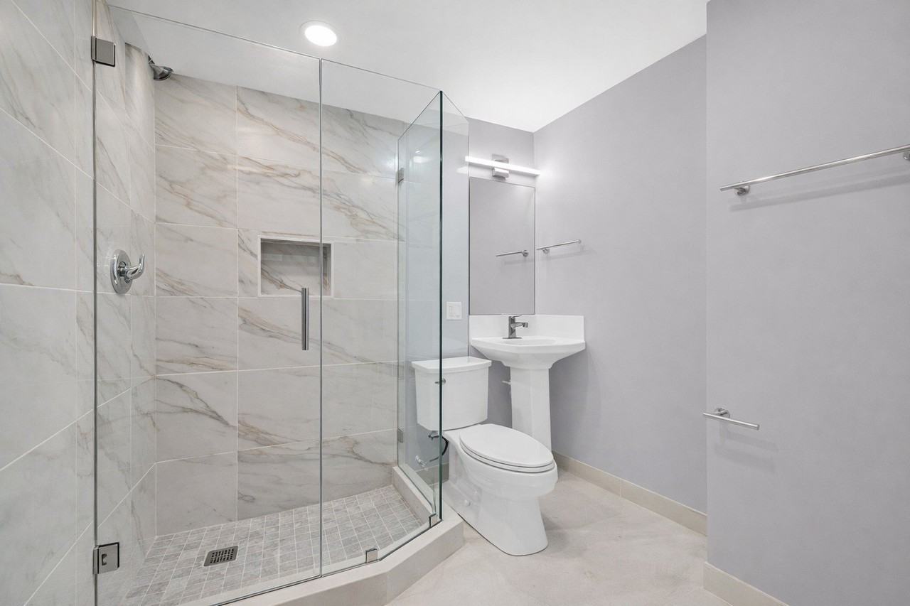 2704 W 24th Pl Apt G - Photo 7 of 13