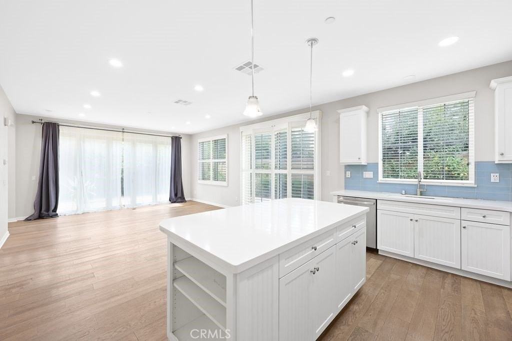 204 Desert Bloom - Photo 4 of 23