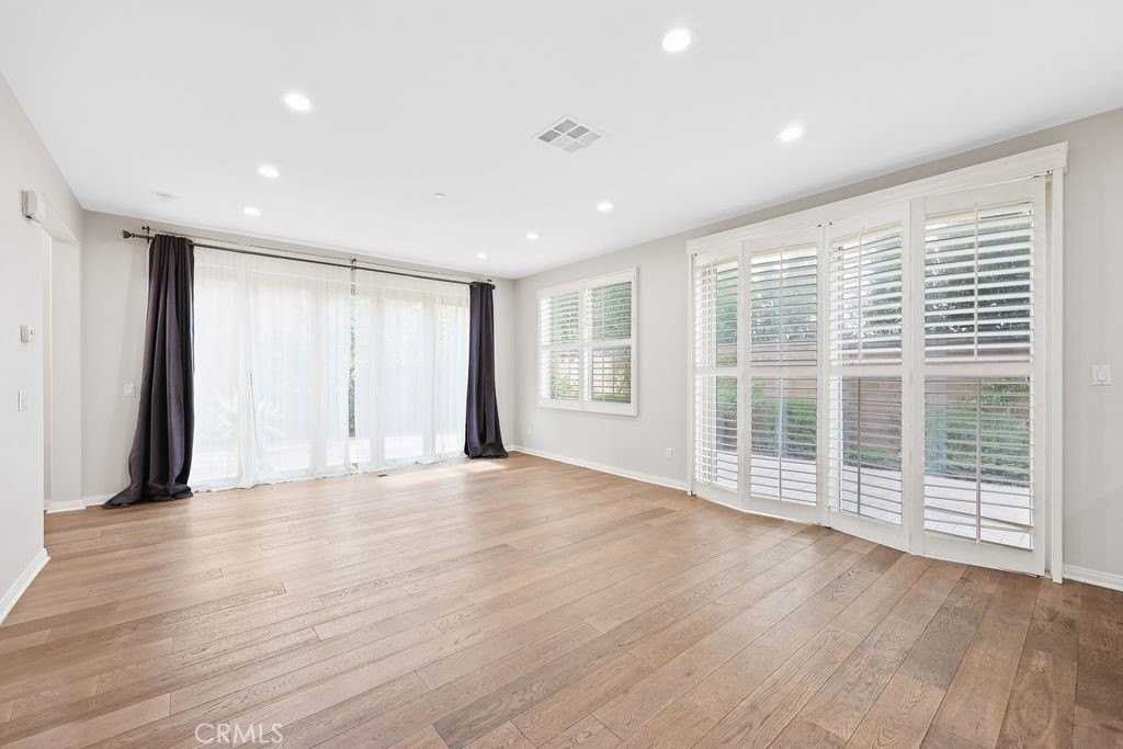 204 Desert Bloom - Photo 6 of 23