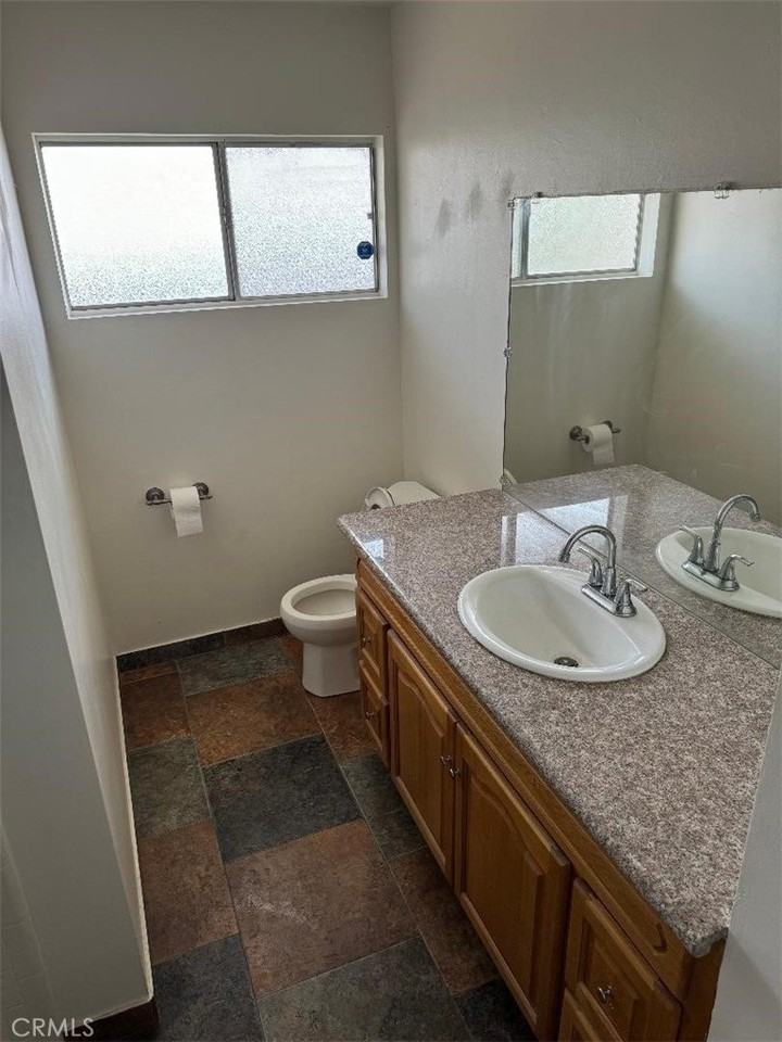 39161 Bel Air Dr - Photo 3 of 13