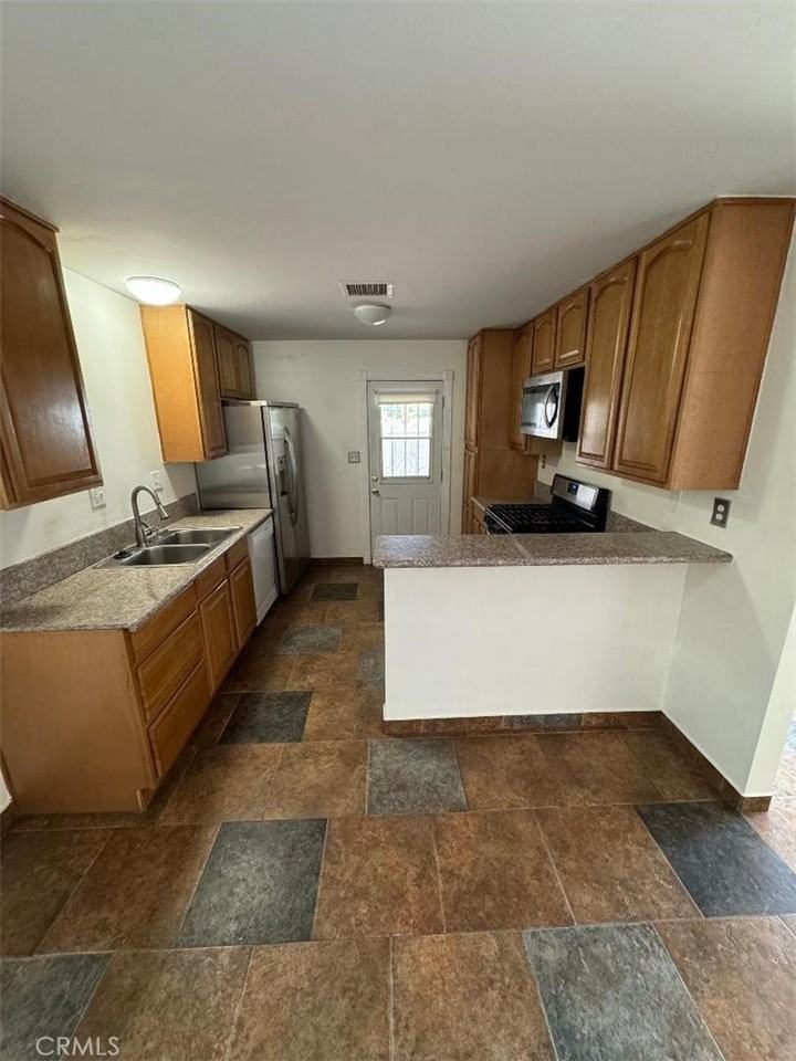 39161 Bel Air Dr - Photo 7 of 13