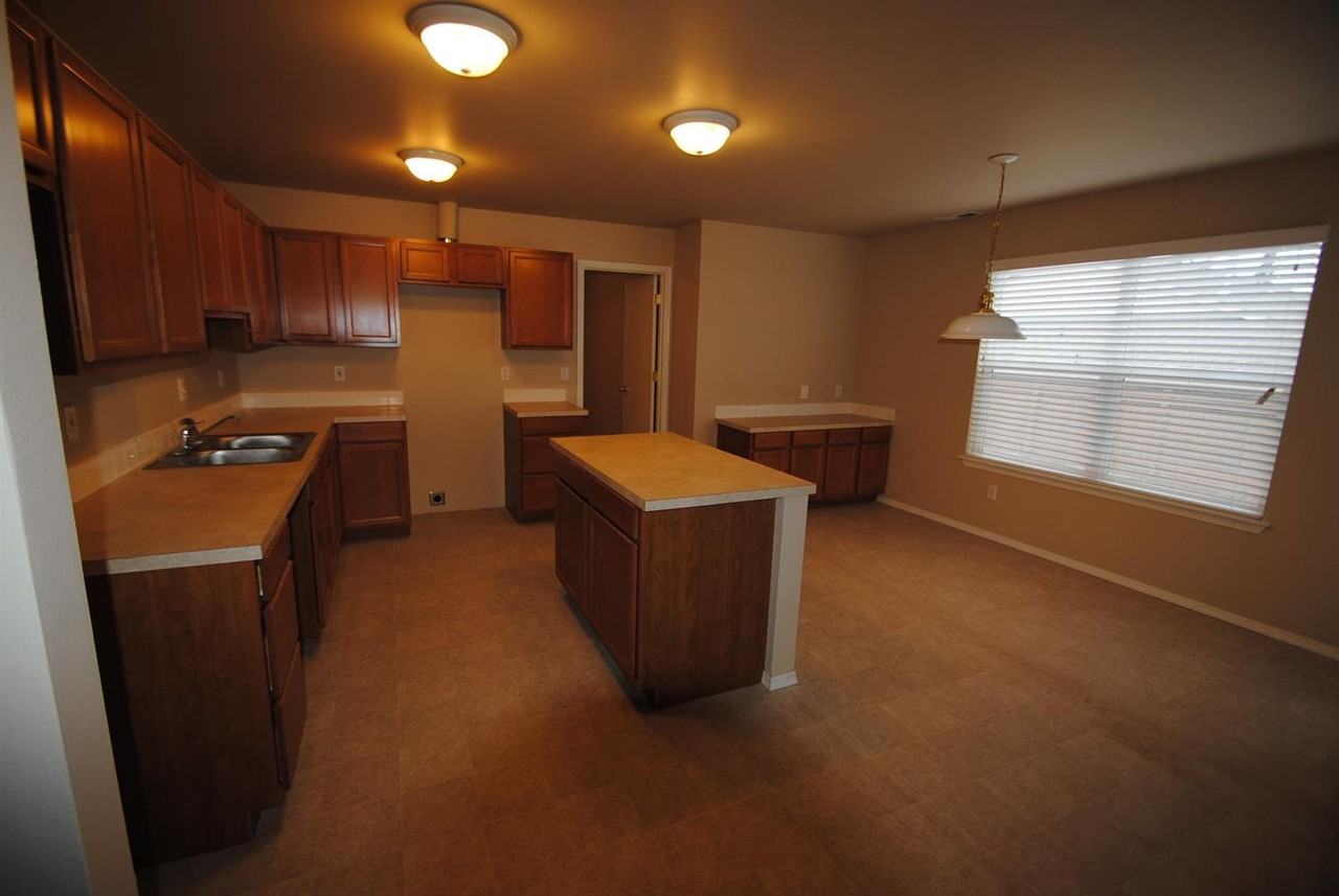 10403 192nd St Ct E - Photo 3 of 12