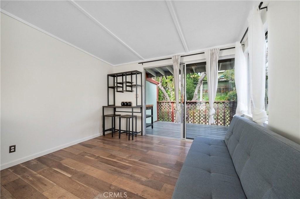 655 Griffith Way - Photo 3 of 21