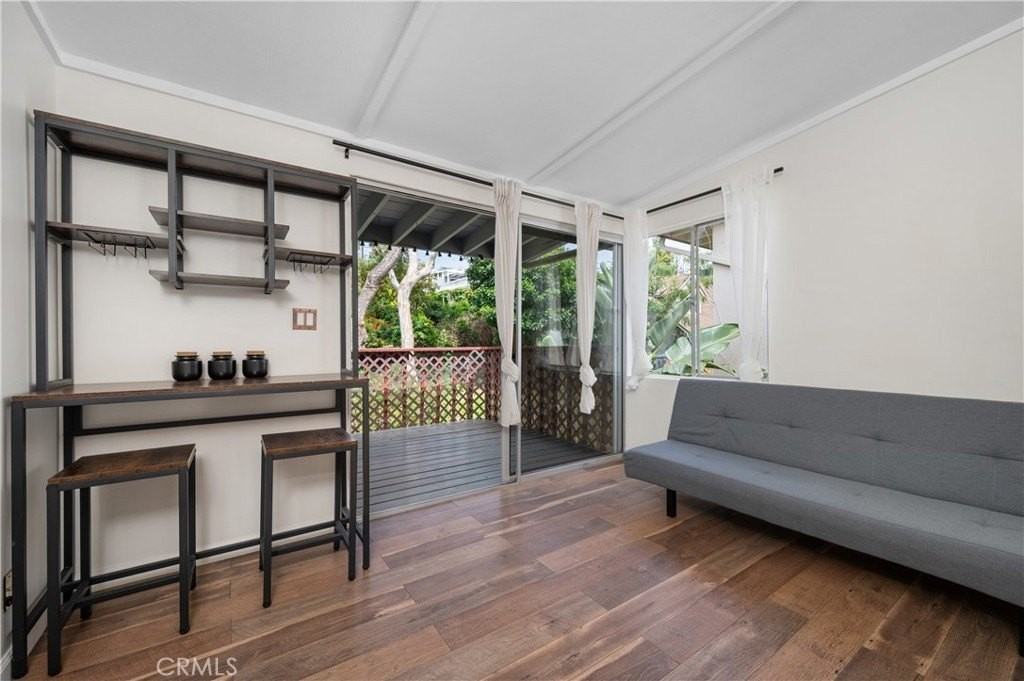 655 Griffith Way - Photo 4 of 21