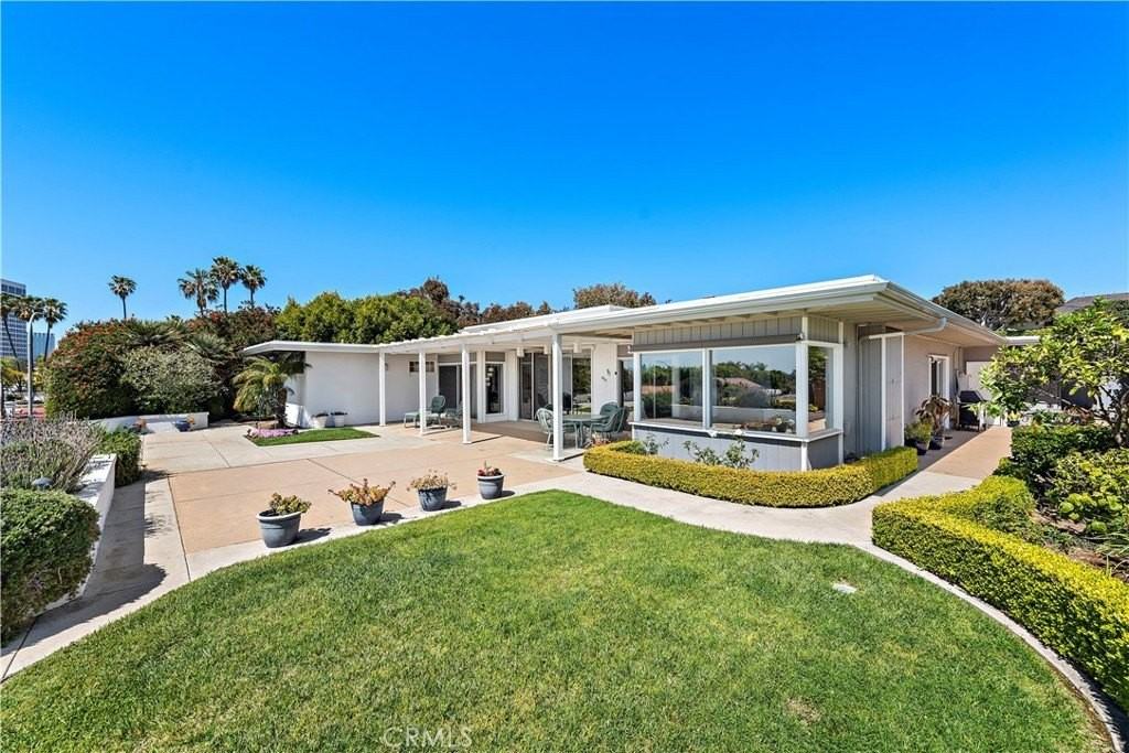 2501 Blue Water Dr - Photo 3 of 47