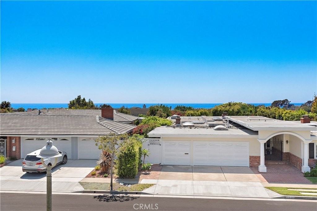 2501 Blue Water Dr - Photo 6 of 47