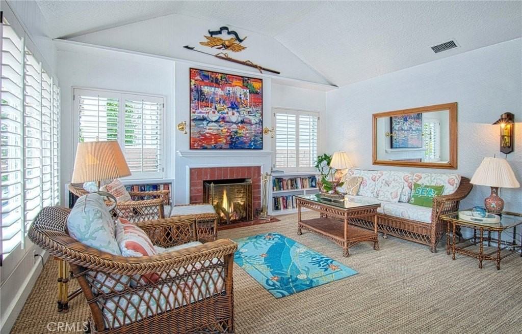 209 Agate Ave - Photo 4 of 15