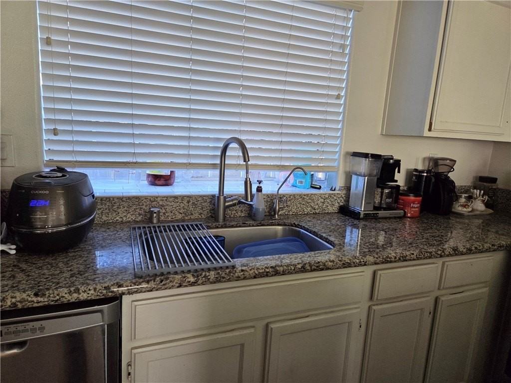 12227 Cheshire St - Photo 4 of 5