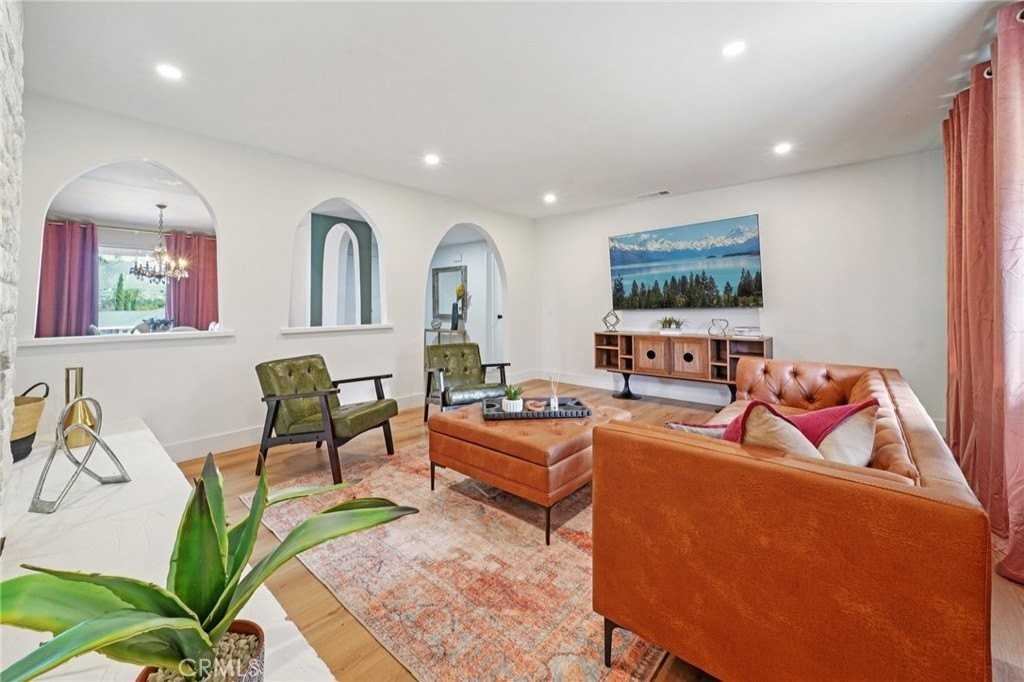 1500 Country Club Dr - Photo 5 of 39