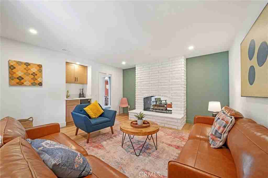 1500 Country Club Dr - Photo 7 of 39