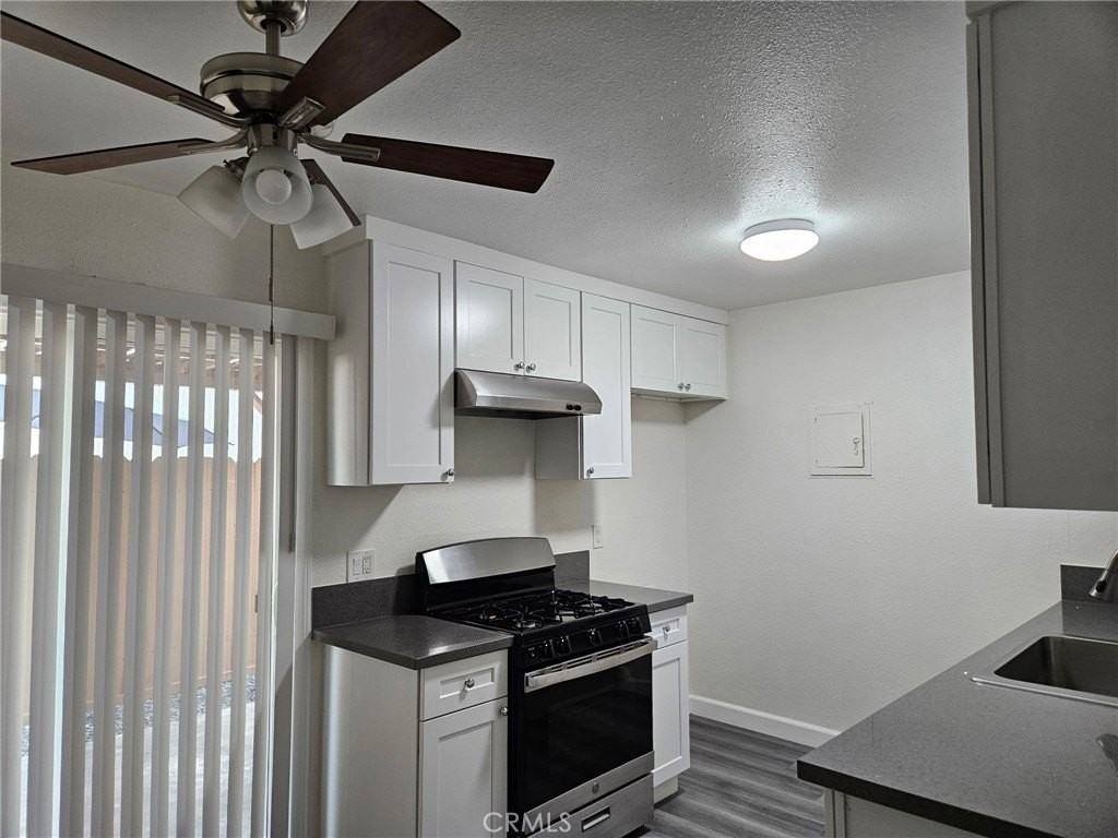 3523 W Del Monte Dr #4 - Photo 6 of 9