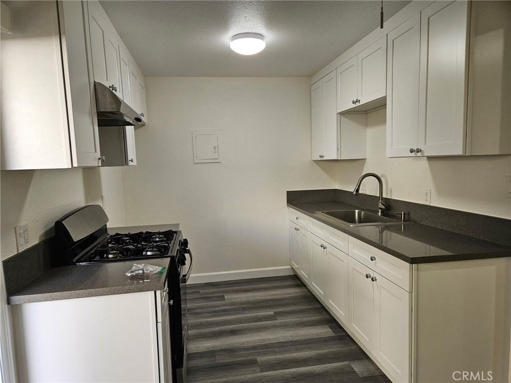 3523 W Del Monte Dr #4 - Photo 7 of 9