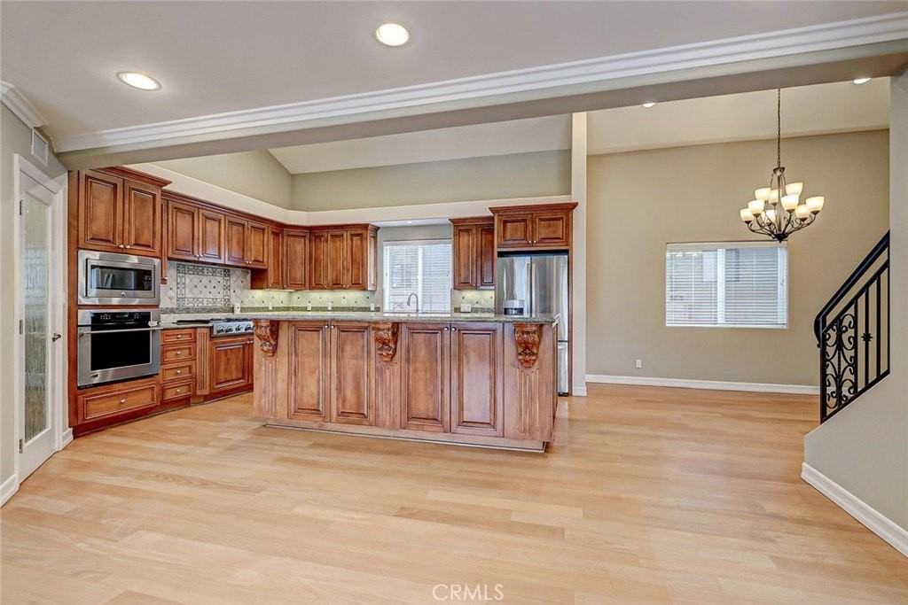 594 1st St - Photo 3 of 24