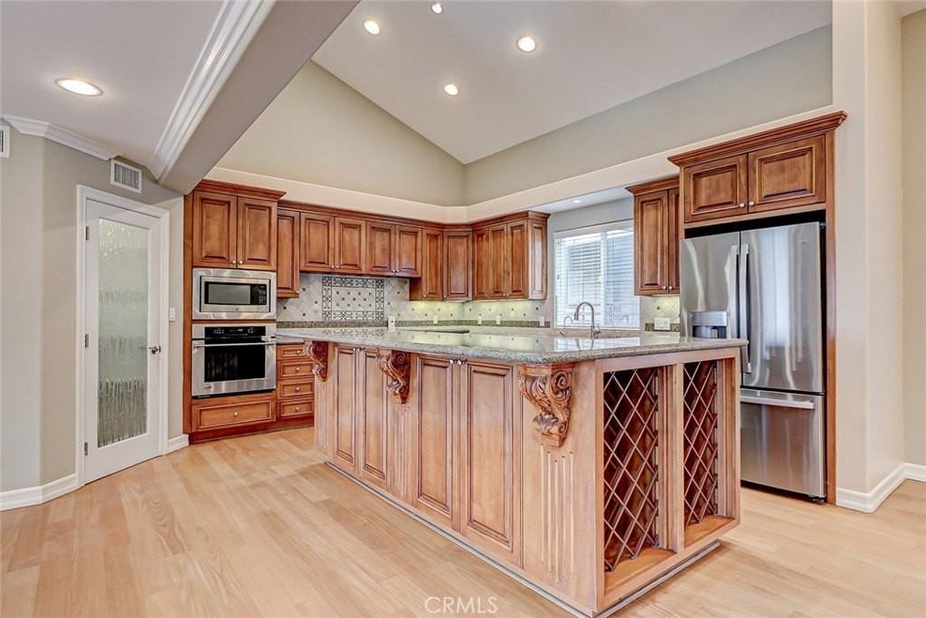 594 1st St - Photo 4 of 24