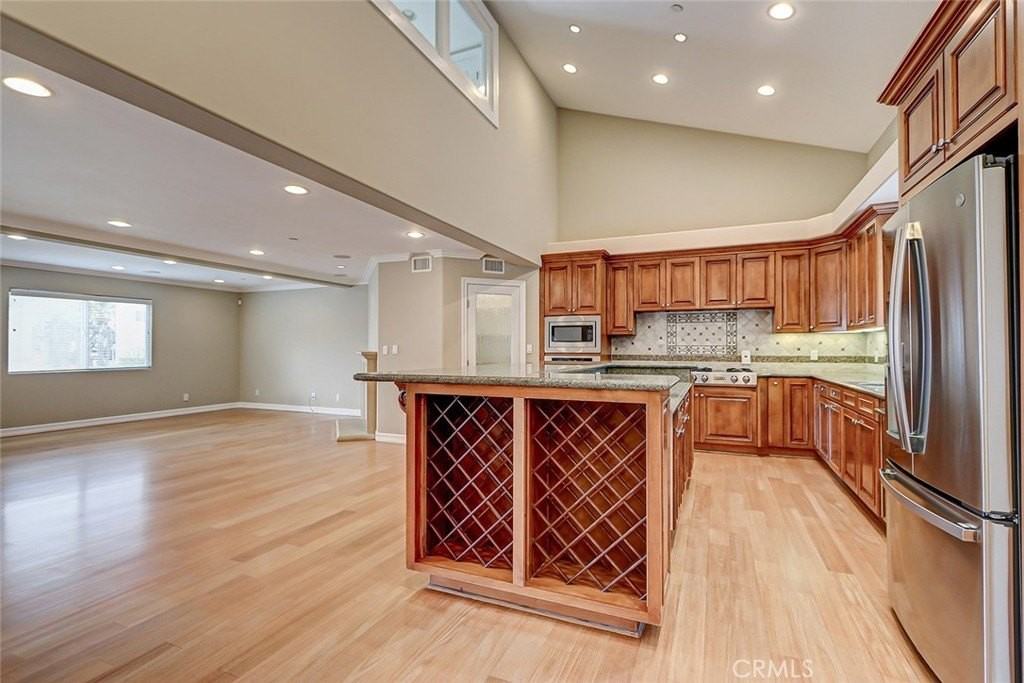 594 1st St - Photo 5 of 24