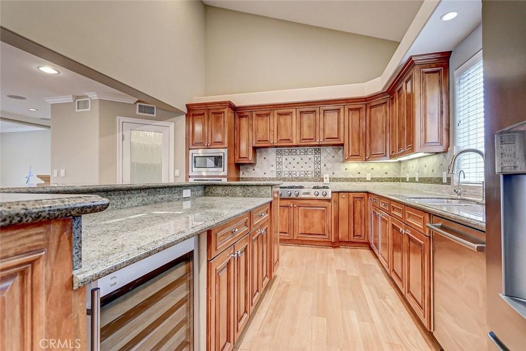 594 1st St - Photo 6 of 24