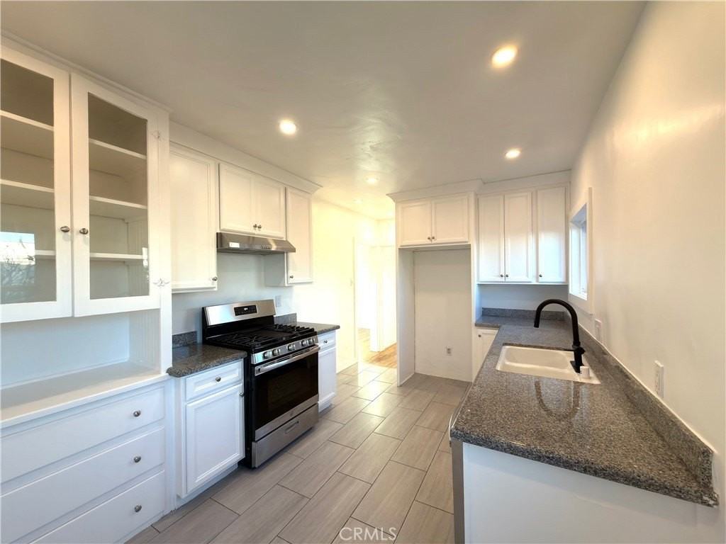 1946 S Bronson Ave - Photo 7 of 10