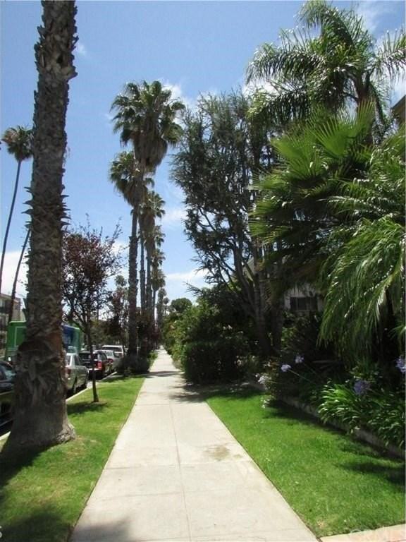 828 5th St #10 - Photo 3 of 24