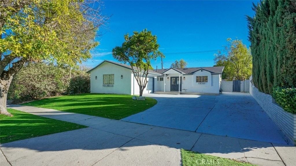 24306 Gilmore St - Photo 2 of 50