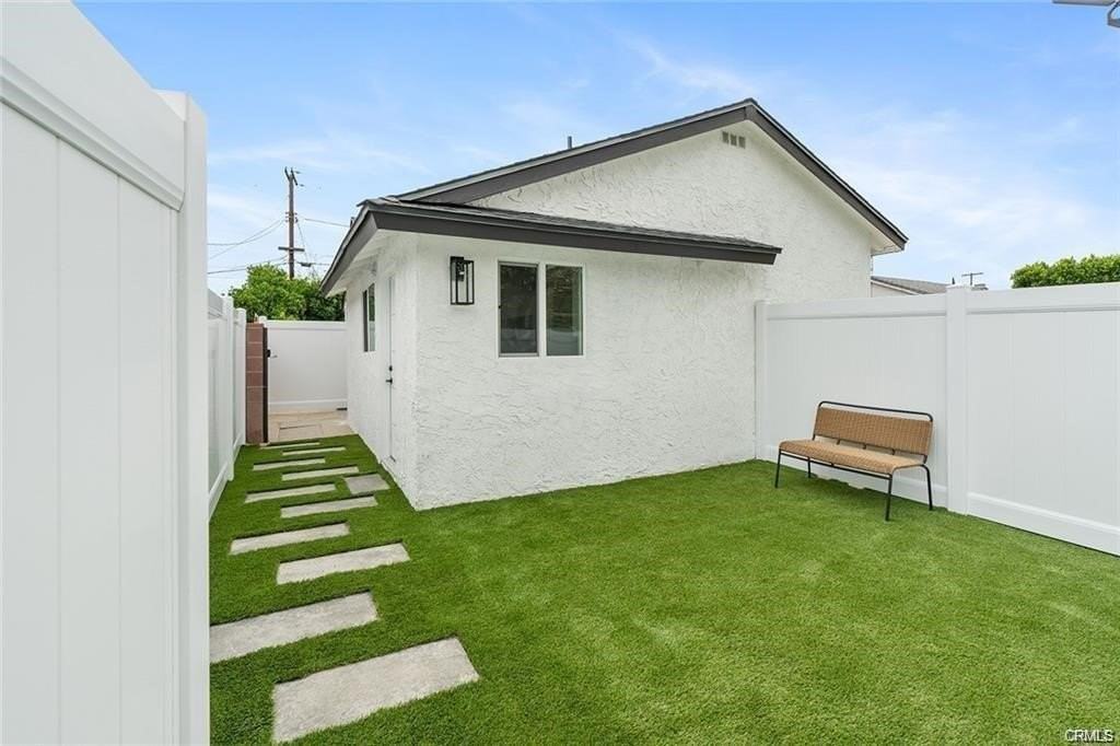 19853 Bassett St - Photo 3 of 14