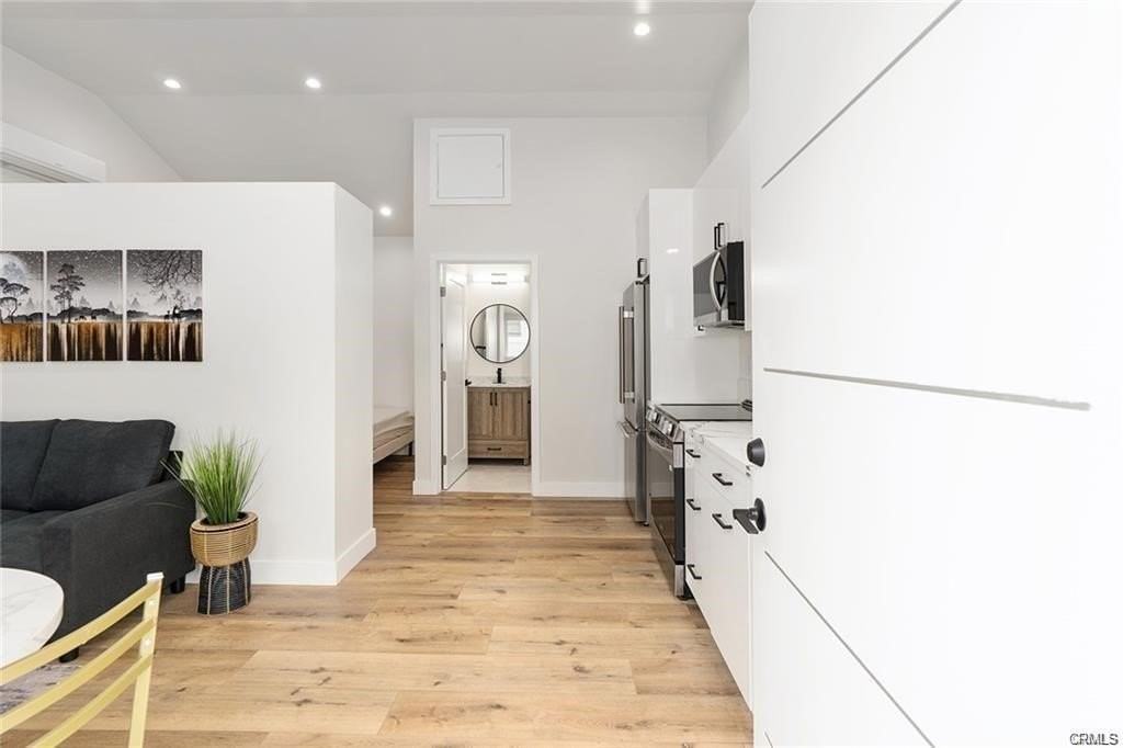 19853 Bassett St - Photo 5 of 14